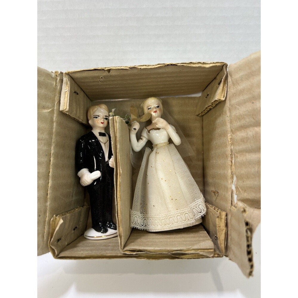 Vintage 1950s Bride & Groom Cake Topper Wedding Traditional Veil Tuxedo Blonde
